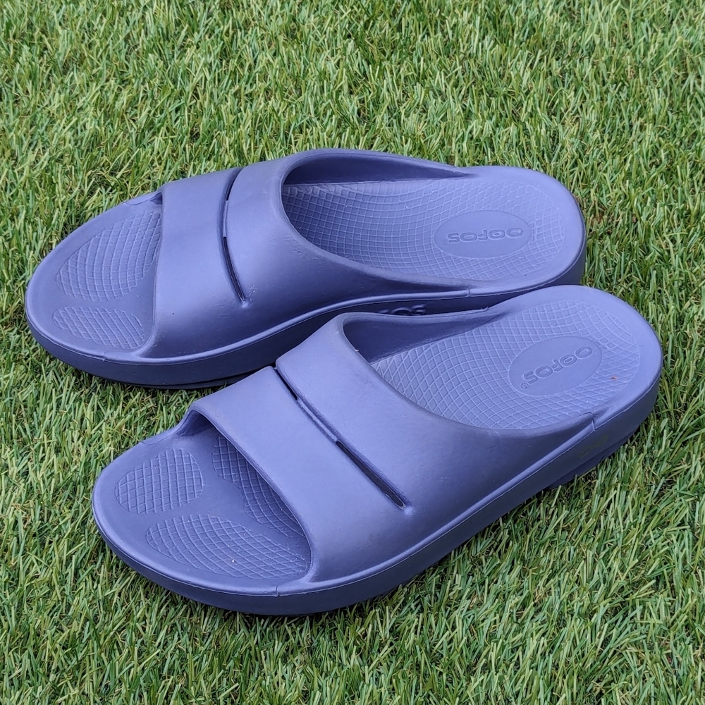 OOFOS - Women's Sandals - SIZE 8